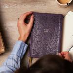KJV Holy Bible (Purple)